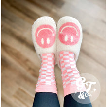 Load image into Gallery viewer, Pink Happy Face Slippers

